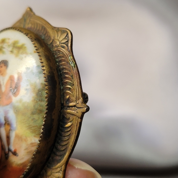 Victorian Hand Painted Porcelain Portrait Brooch. Gold Tone. Man & Woman Cameo - Picture 4 of 9